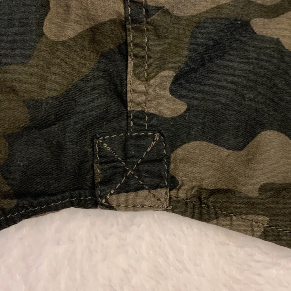 Boys Camouflage Snap Shirt w/ Patches - Picture 7 of 8